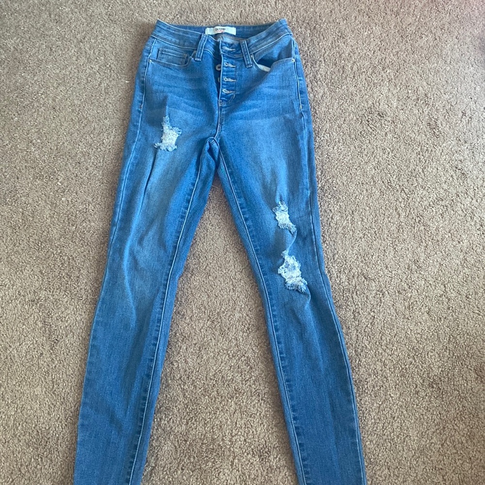 Blue ripped skinny jeans